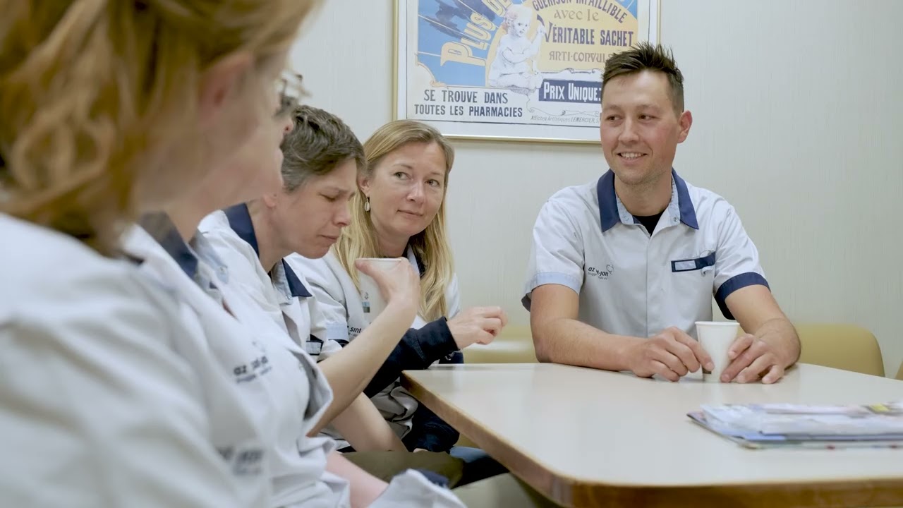 Jonas is als Apotheek Assistent trots dat hij deelneemt aan het herstel van de patiënt #teamsintjan