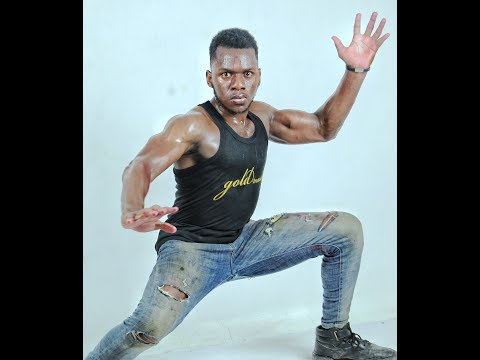 Video: Retriever Kipofu Wa Dhahabu Na Dhamana Isiyowezekana Ya Skittish Mutt