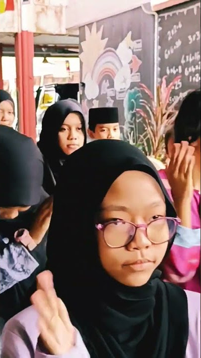 Kompang dipalu..