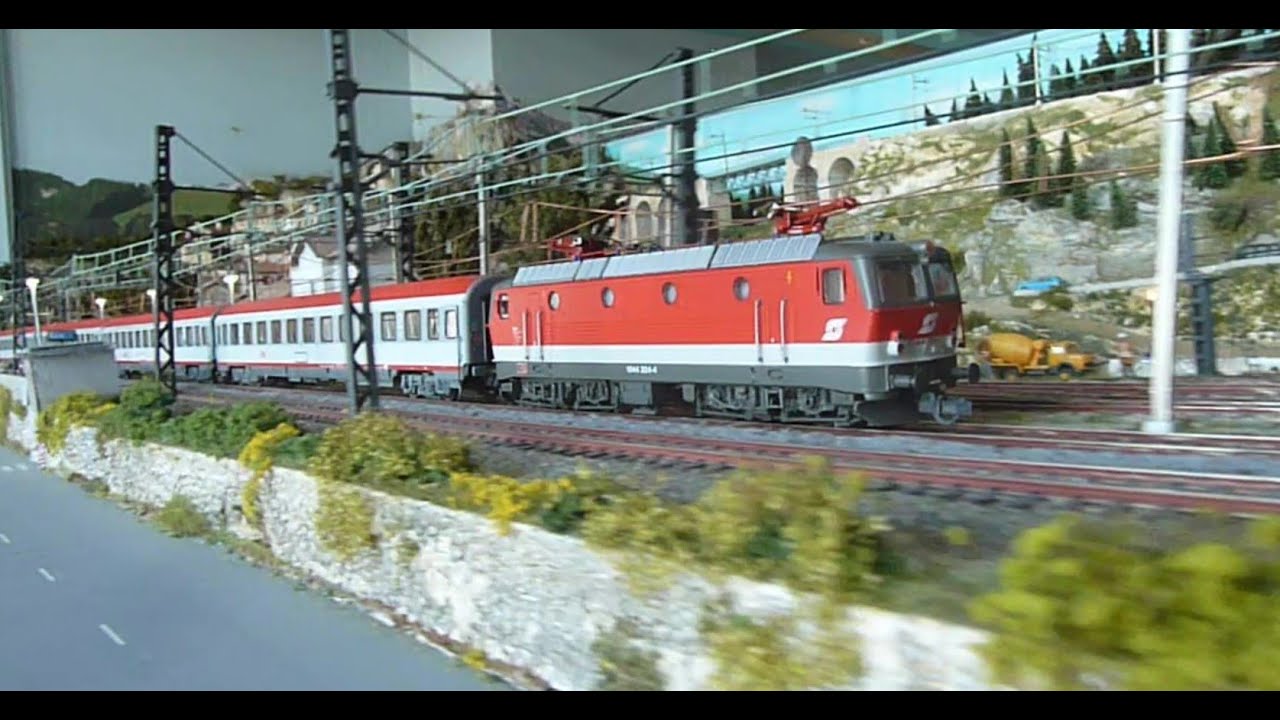 Rame Eurocity OBB avec la Br1044 204 OBB et CD RJ - YouTube