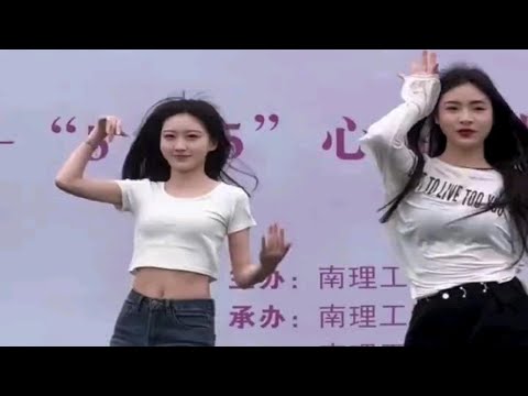 这才是青春该有的样子!现在的大学这样的舞蹈基本看不到了!