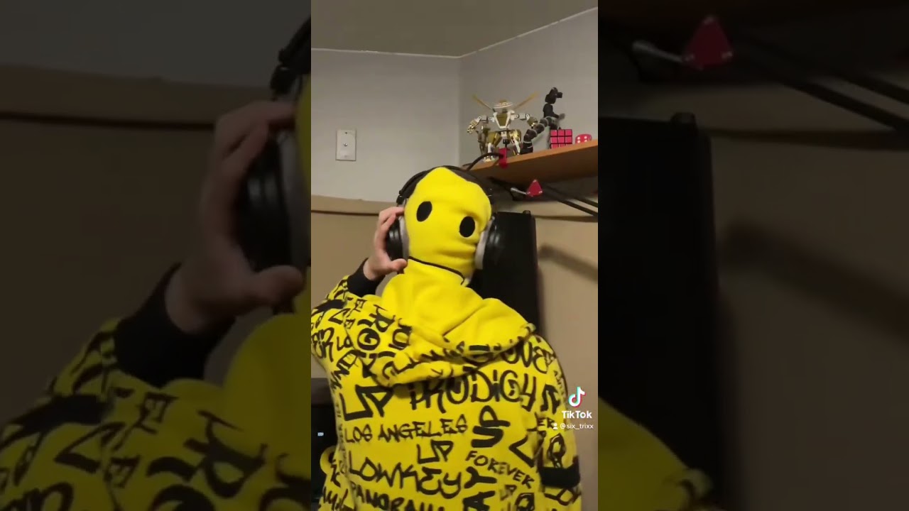 Смотреть «The Most Cringe Rapper To Enter My Studio #viral #rap #memes» на YouTube Смотреть «The Most Cringe Rapper To Enter My Studio #viral #rap #memes» на YouTube