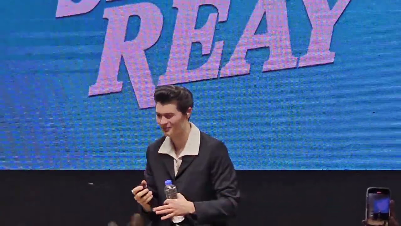 Elliot James Reay meets his Filipino fans