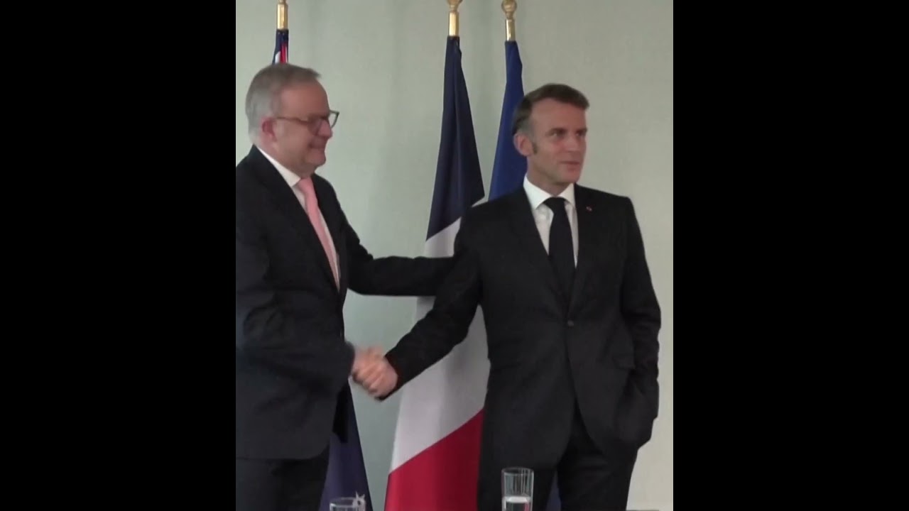A very relaxed Macron meets Australian PM Albanese on UNGA sidelines