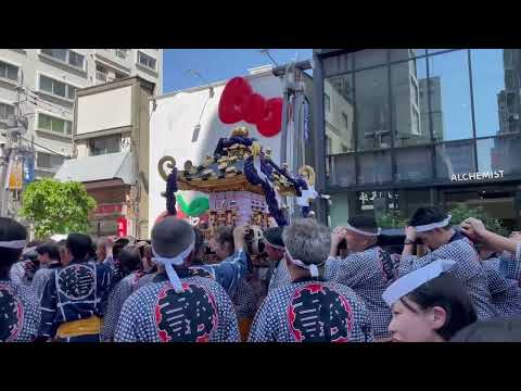 【三社祭2026】オレンジ通りの神輿を見送る｜Watching a Mikoshi Pass on Orange-dori, Asakusa