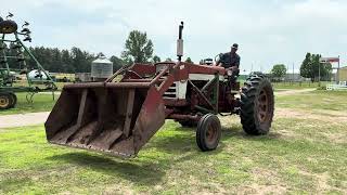 Farmall 560 Gas Wide Front Loader Tractor