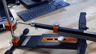 Using a digital angle gauge on magnetic based sharpeners