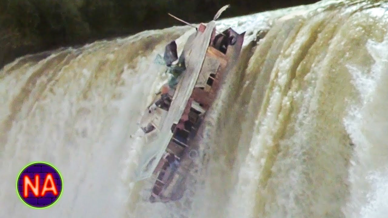⁣The Crew's Boat Goes Over the Waterfall | Anacondas: The Hunt for the Blood Orchid | Now Action