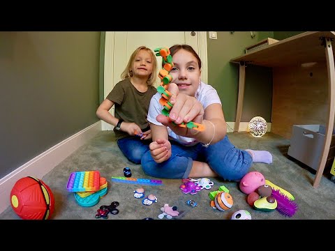 Alma & Harry visar sina Fidget Toys