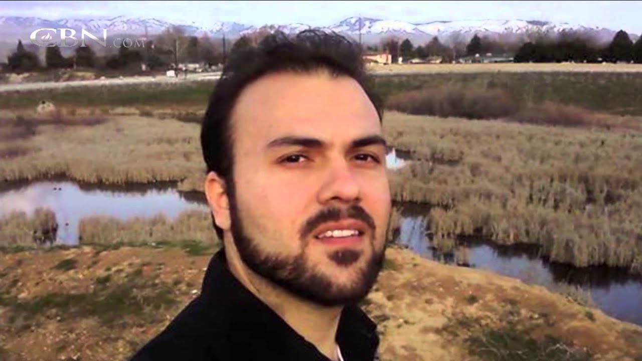 Pastor Saeed Turns 35 in Prison; Prays for America
