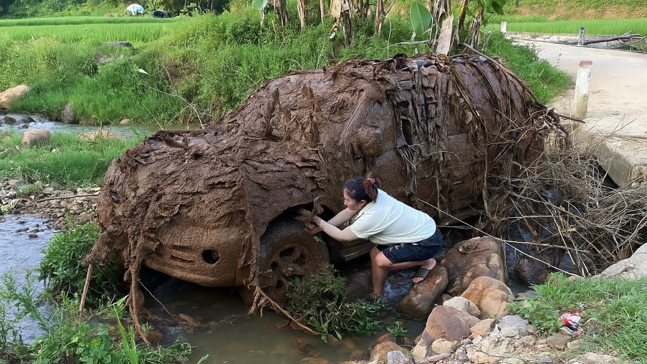 Girl Completely Restores Abandoned Toyota Car in the Middle of a Stream