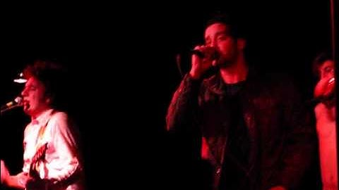 Thumbnail of Los amigos invisibles - Mentira (LIVE 2010)