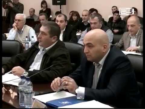 საკრებულოს სხდომა ხმაურის ფონზე მიმდინარეობს