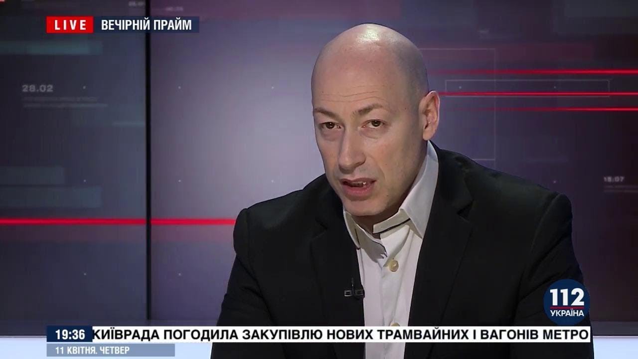 Гордон о билбордах Порошенко с Путиным и о ролике, где Зеленского сбивает КамАЗ