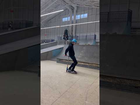 Видео: Как это движение назовём?) #самокат #скейтпарк #трюкинасамокате #skatepark #трюки #scooter #bmx