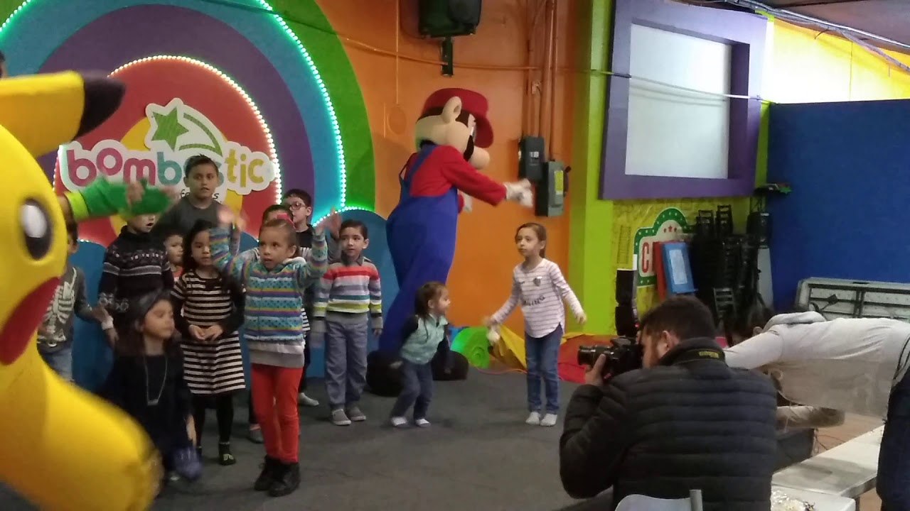 Brincando en fiesta de Rene - YouTube