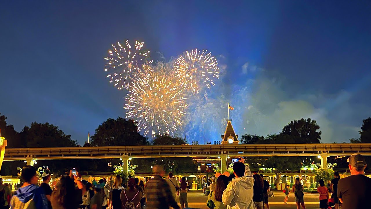 [FULL SHOW] FIRST DISNEYLAND FIREWORKS OF 2021 YouTube