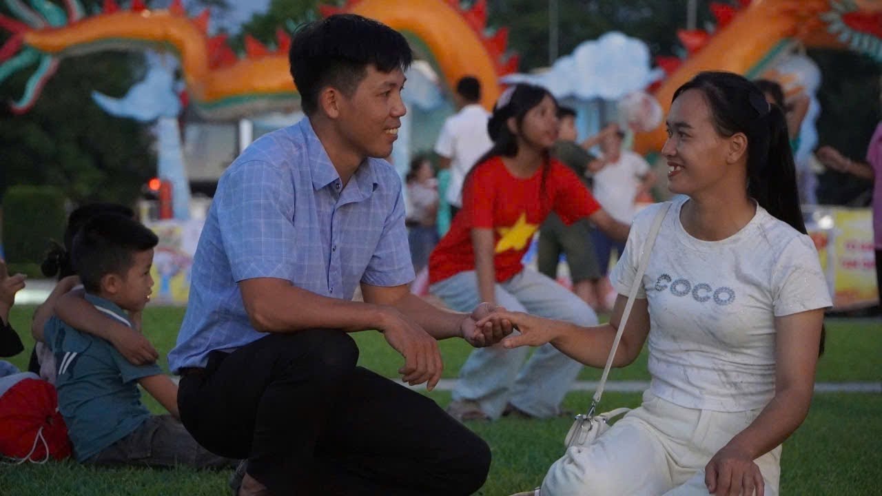 Tu Yen is beautiful and radiant in her date with CEO Dong