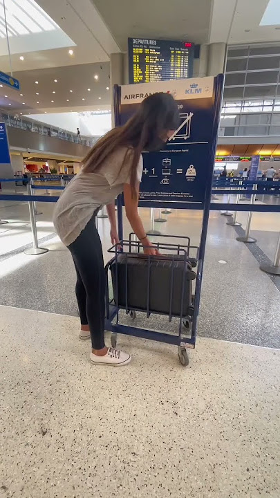 Does this BIG carry on fit the airline sizers? #shorts #shortsmaschallenge #travel #plane #suitcase