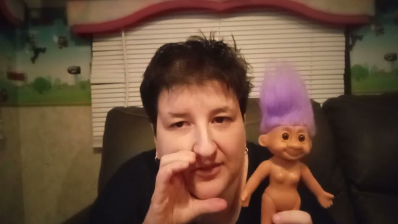 Сегодняшний показ и рассказ: кукла-тролль Трейси Модница