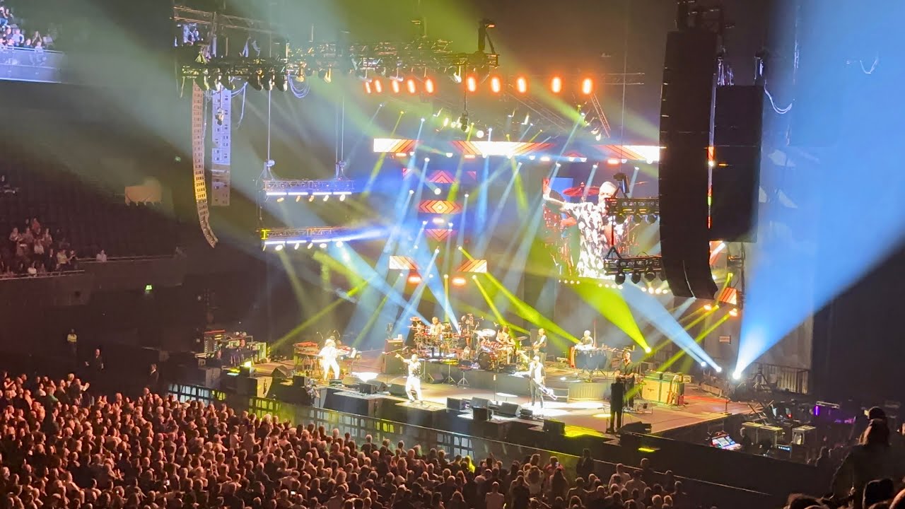 Santana - Everybody’s Everything + Bass Solo - Amsterdam 2025