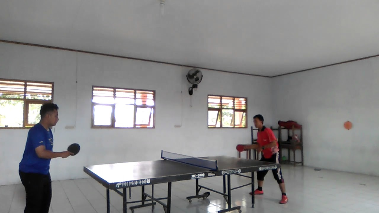 Latihan Memukul Dalam Permainan Tenis Disebut Berbagai Permainan