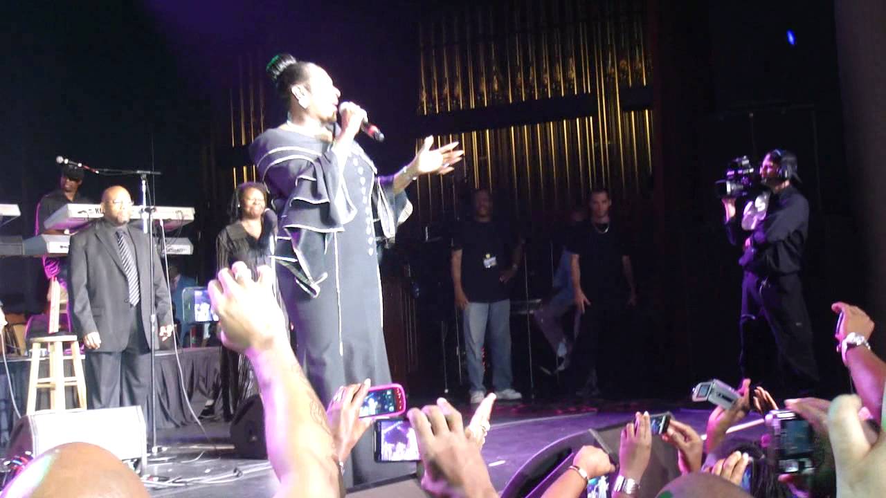 Dottie Peoples Sings "On Time God".MP4 YouTube