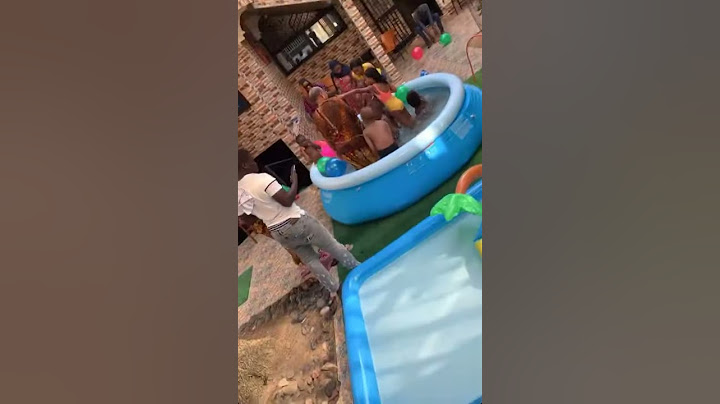 Diaga maman de Wally SECK s’amuse avec ses petites enfants dans la piscine 😄😂
