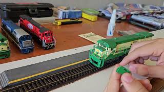 Colocando engates Kadee na locomotiva C30-7 Frateschi