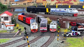 Drama menjalankan banyak kereta api CC206,CC204,CC203 & KRL Tabrakan saat keluar dari jembatan