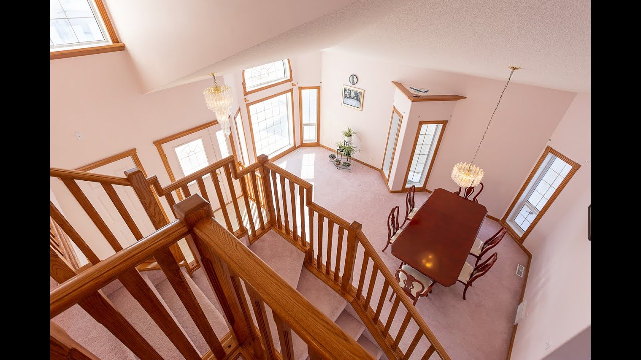 SOLD CALL HONEY 8360 162 Ave NW Edmonton, AB T5Z 3L9 For Sale 440,000