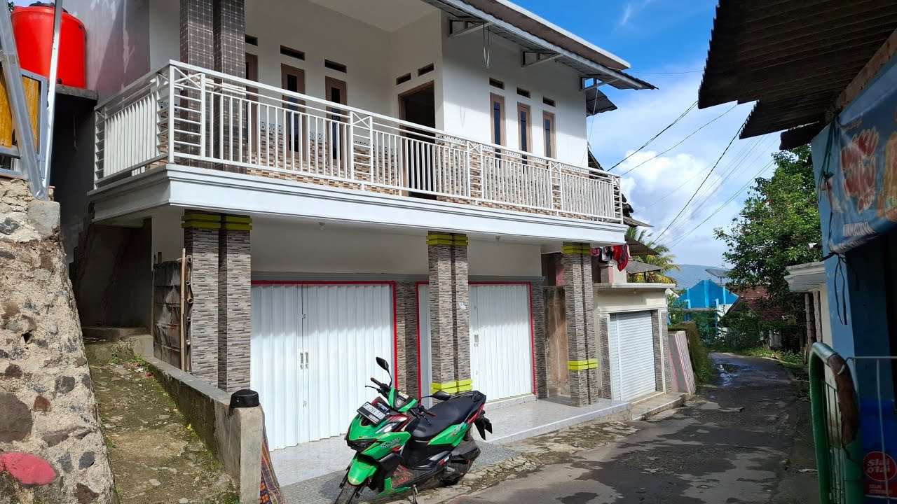 Di jual rumah 2 latay siap huni luas tanah 200 metr kurang lebih surat SHM harga murah ter jual