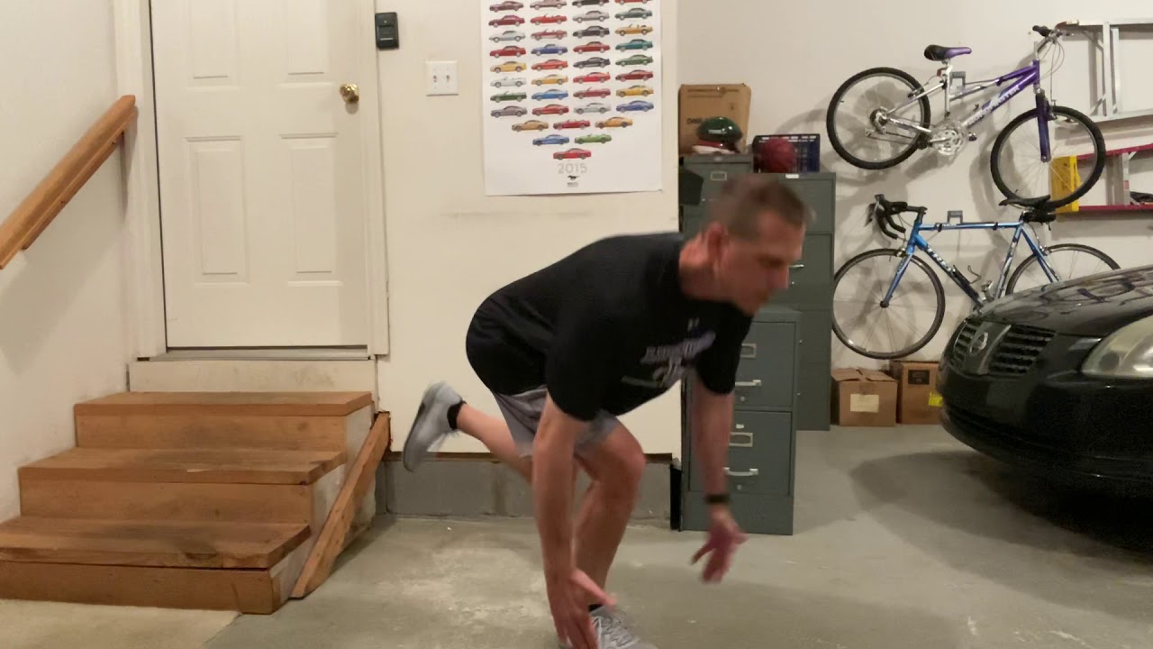 Alternating Single Leg Heel Touch Squats - YouTube