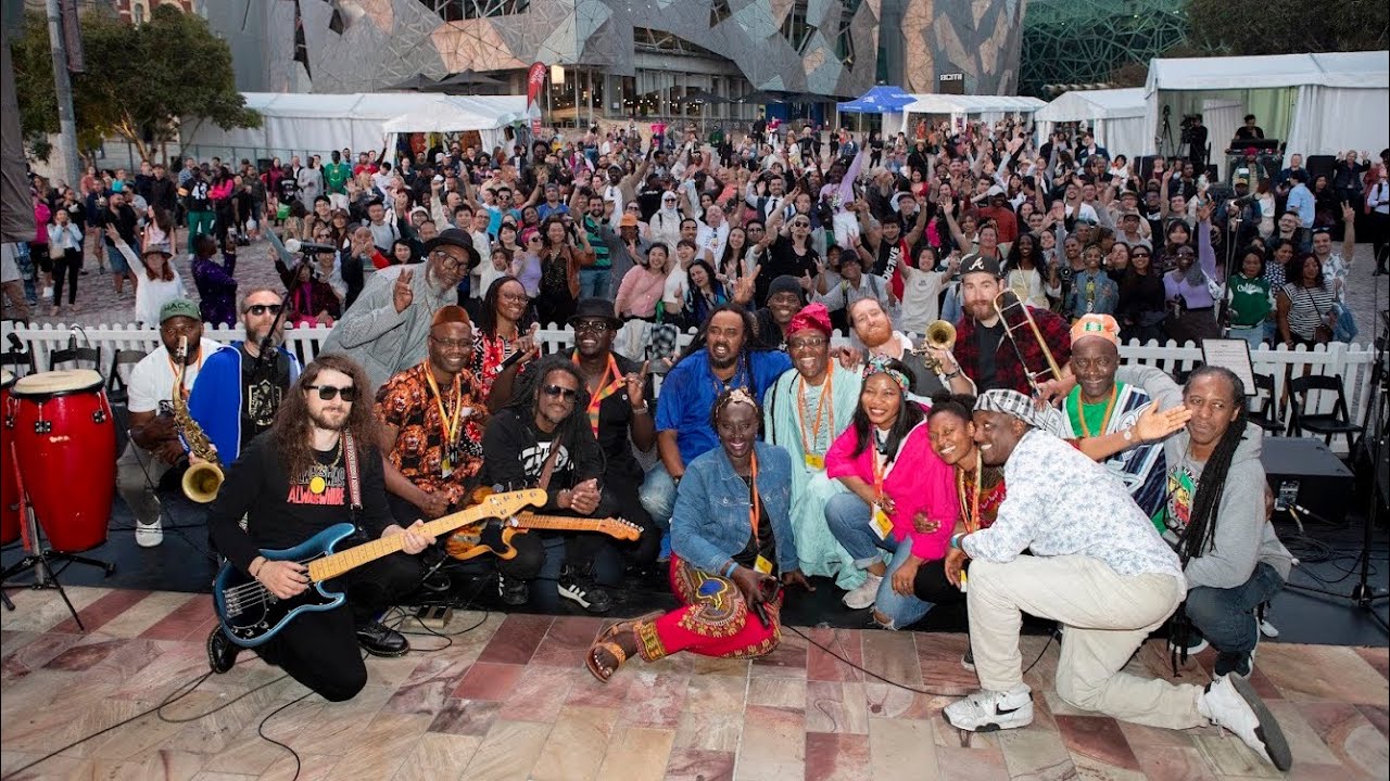 Ras Jahknow Band - Jamming with Rasta