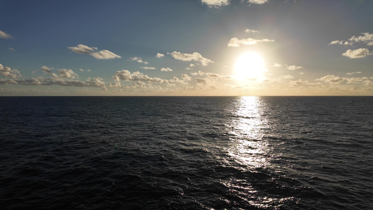 Find Inner Peace: Elegant Relaxing Piano & 4K Oceanscape