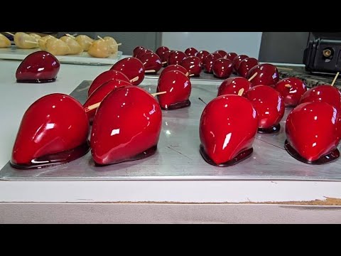 Morango do amor: confeiteira recebe a fruta na porta de casa e faz 300 unidades por dia