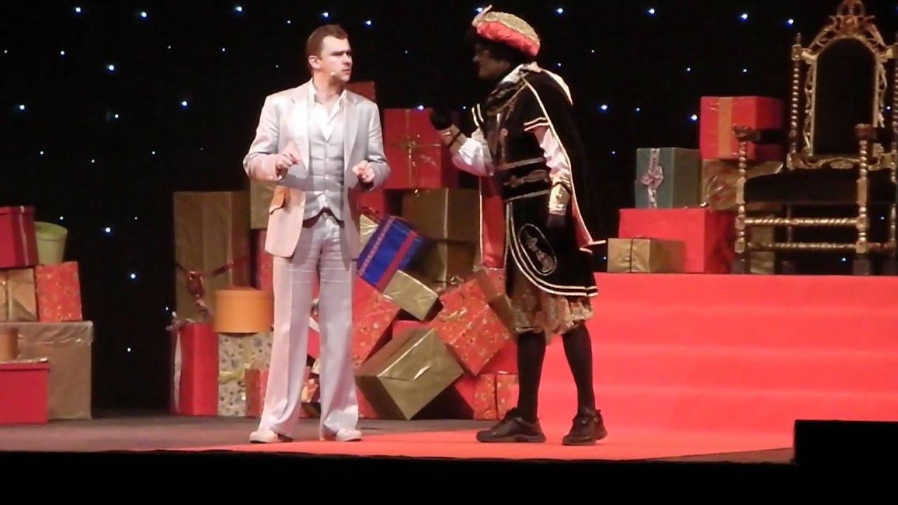 Plopsaland De Panne 2011 - Grote Zwarte Pietenshow (deel1 / part1)