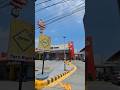 Wow nakita ulit kita JOLLIBEE ,bida ang saya 🤣#jollibee #trending #shortvideo @alingtinderavlogs