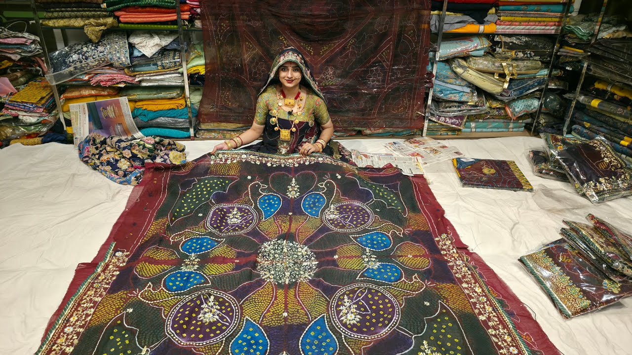 लो जी आ गई है बहुत ही सुंदर वर्क वाली चुनरिया 🔥