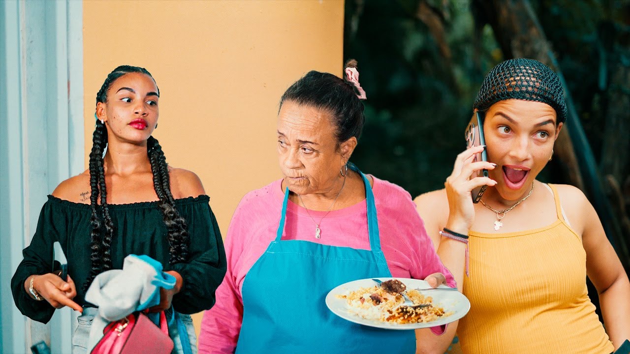 LE SACABA dinero a su EMPLEADORA para GUARDAR un SECRETO.