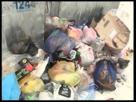 გაუწმენდავი ქუჩები, ტროტუარები და სავსე ნაგვის ურნები ძველ ბათუმში