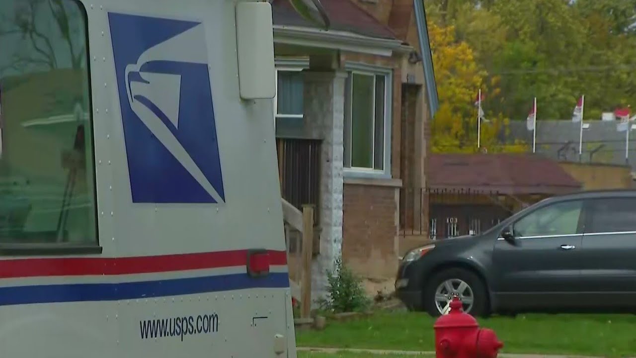 Postal worker robbed in Chicago suburbs amid crime crackdown - YouTube