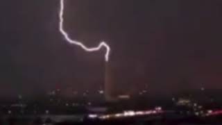 Lightning striking the Washington Monument