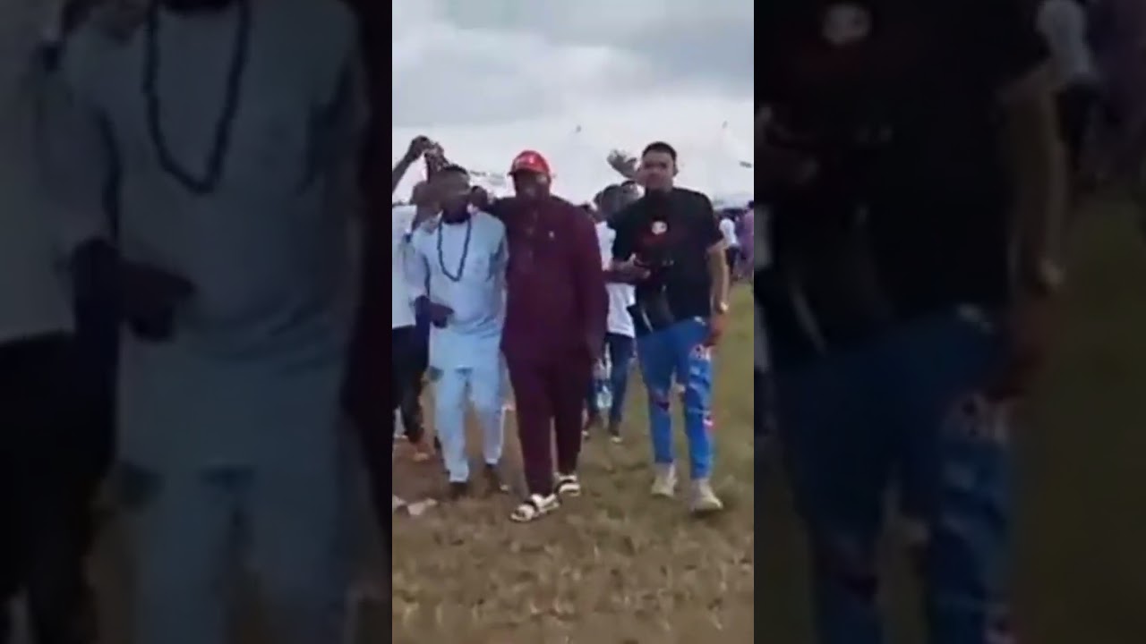 Esan oyee! The great Emperor Wadada and his amazing band 