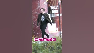 Shane Dawson krijgt last van sociale angst en rent weg van paparazzi op Rodeo Drive in Beverly Hi...