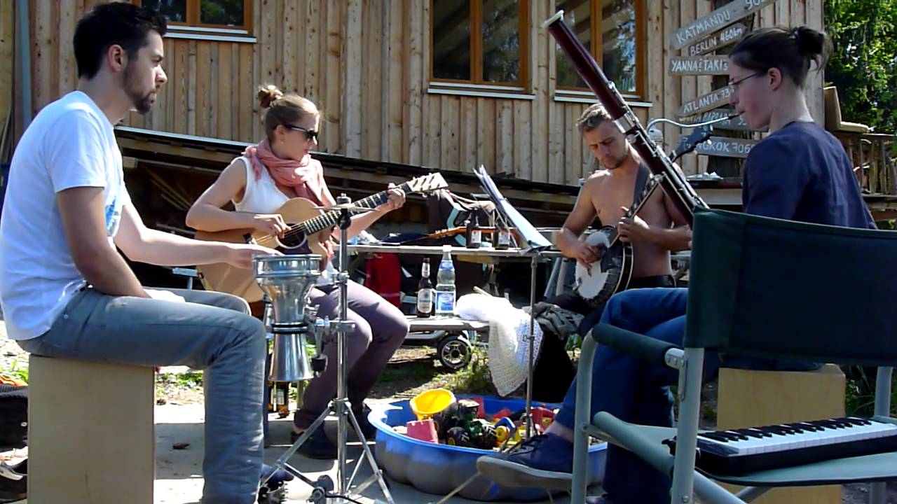 Julia Nelson & the Krautboys "draw the line"