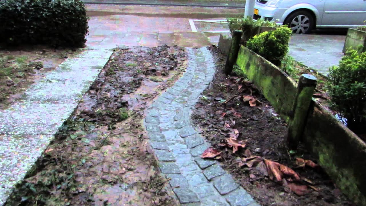 Regenwater bovengronds afgevoerd