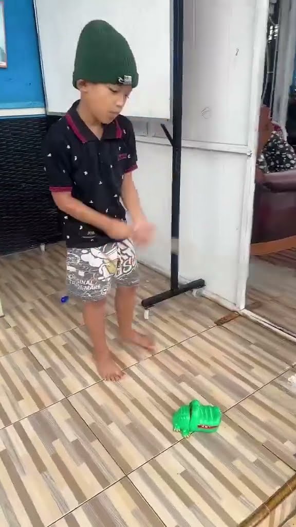Vidio kocak dan gokil @nyaikembang1nyaikembang1 /pelihara bunglon ?