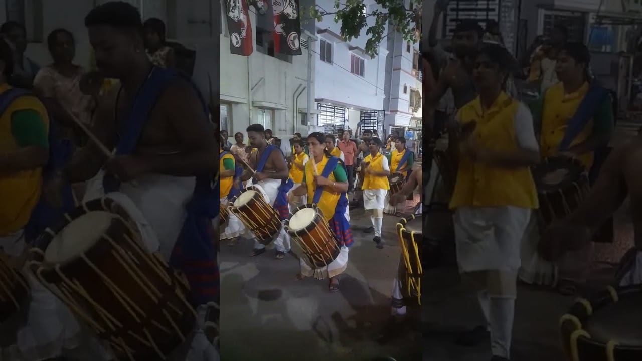 கேரளா மேளம் ஆடலோடு இசையும் 