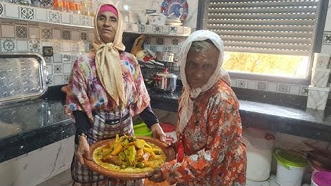 درسية فالكزينة وقفات وعلى دراعها عولاا والكسعة دكسكسو وجدات وعلى عزيزة عرضات وعلى خالد غوتات